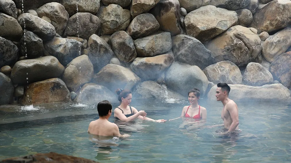 Hệ sinh thái onsen Quang Hanh và nghệ thuật tái hiện “quốc bảo của người Nhật” trên miền di sản 