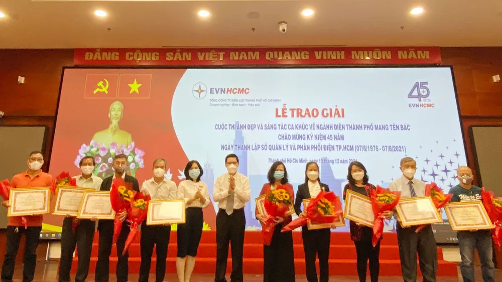 Cuộc thi trao 30 giải thưởng cho các cá nhân đạt giải với tổng giải thưởng cả 2 cuộc thi là 190 triệu đồng