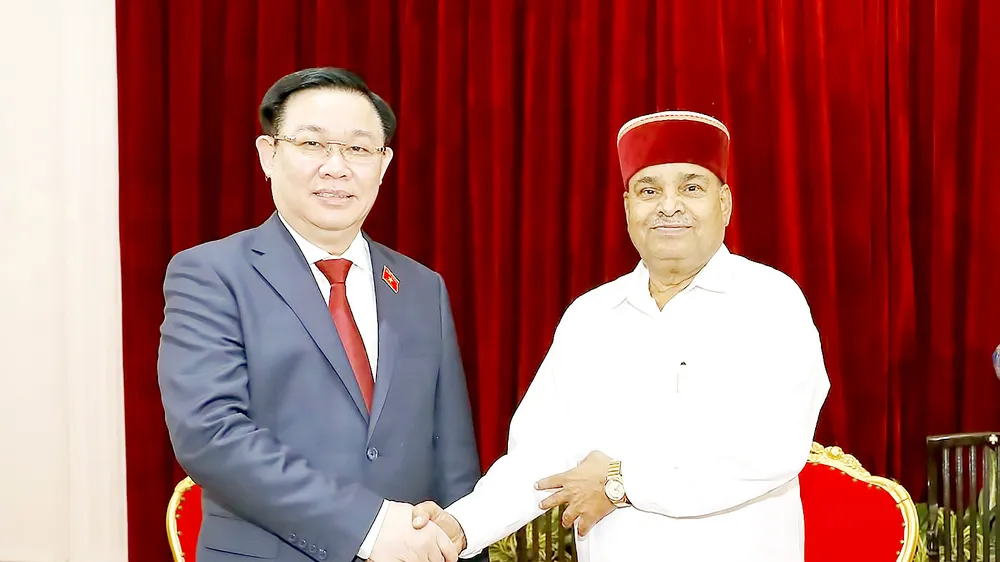 Chủ tịch Quốc hội Vương Đình Huệ gặp ông Thawar Chand Gehlot, Thống đốc bang Karnataka
