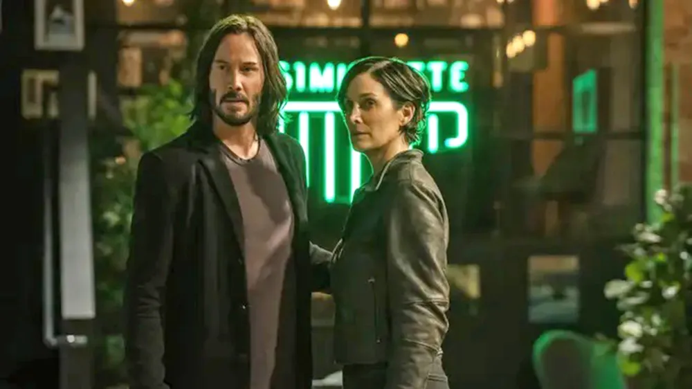 Keanu Reeves and Carrie-Anne Moss trong The Matrix Resurrections