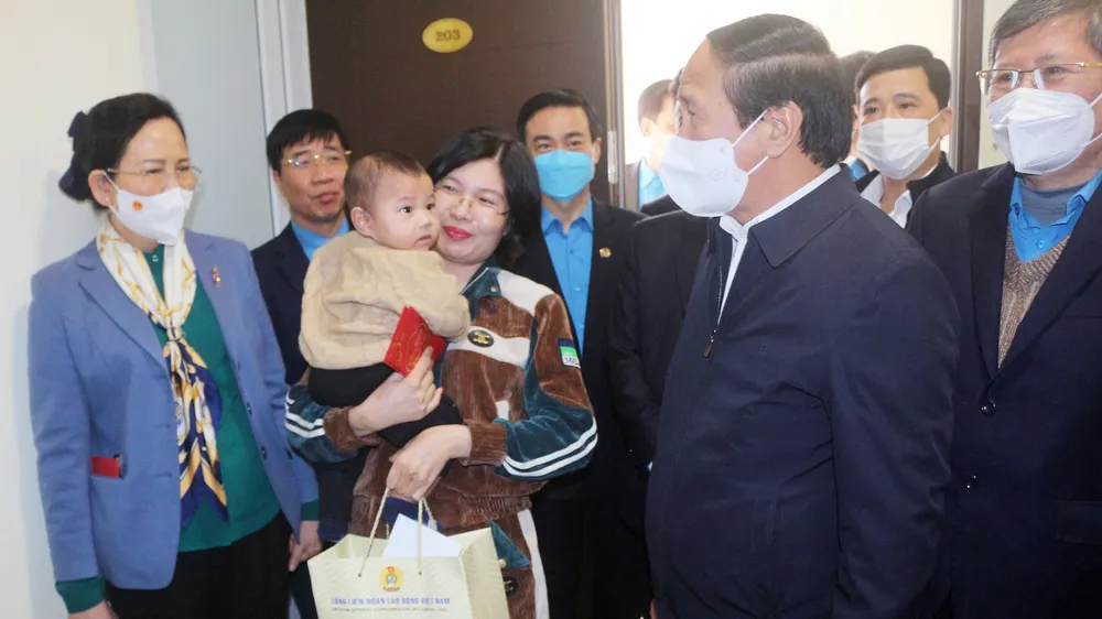 Lãnh đạo Quốc hội, Chính phủ thăm, tặng quà tết gia đình chính sách, hộ nghèo