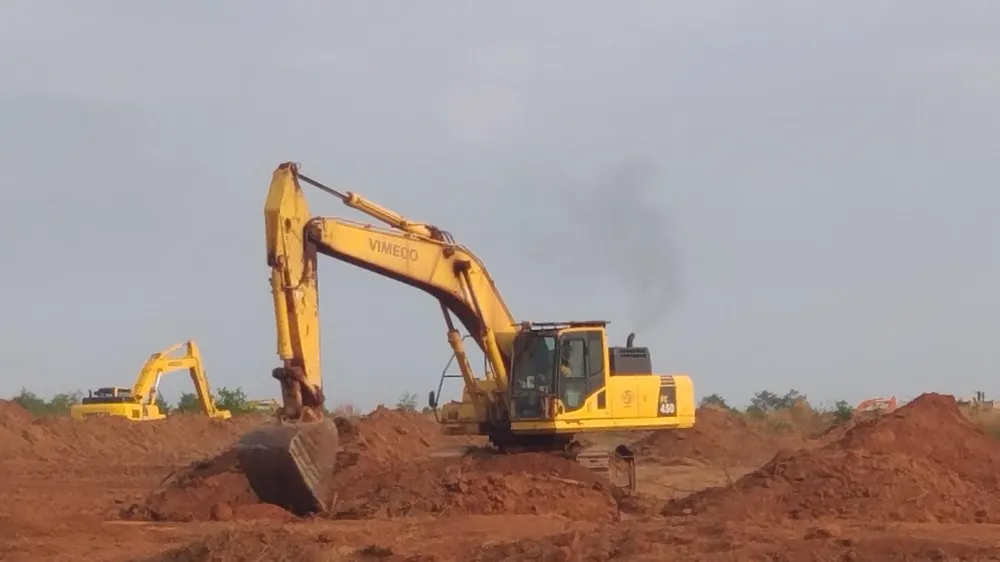 Thi công bóc lớp mặt khu vực xây dựng nhà ga sân bay Long Thành