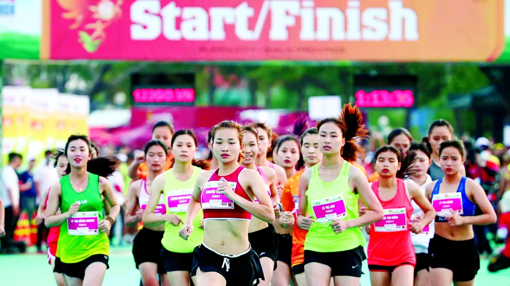 Các tuyển thủ điền kinh Việt Nam tự tin trước thềm giải Tiền Phong Marathon 2022. Ảnh: P.MINH