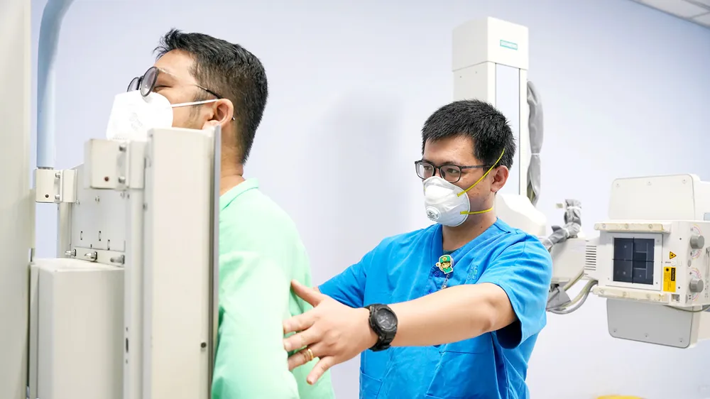 Người bệnh thực hiện các cận lâm sàng để kiểm tra sức khỏe tổng quát sau mắc Covid-19. Ảnh: THÀNH AN