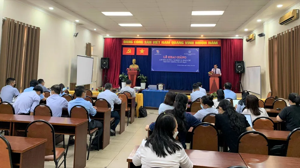 Quang cảnh khai giảng lớp nghiệp vụ báo chí - truyền thông ngắn hạn năm 2022 cho cán bộ và công nhân viên thuộc Tổng Công ty cấp nước Sài Gòn