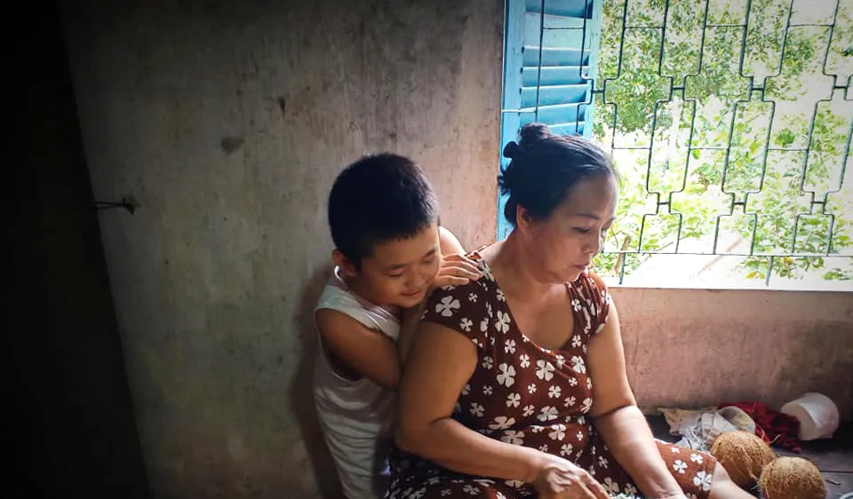 Cơm nhà ấm áp có bàn tay của bà, của má. ẢNH: LÊ HỮU TƯỜNG