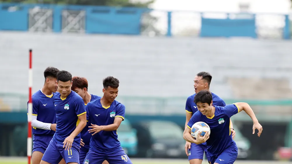 Các cầu thủ HA.GL tập luyện trước loạt trận AFC Champions League 2022. Ảnh: ANH TRẦN