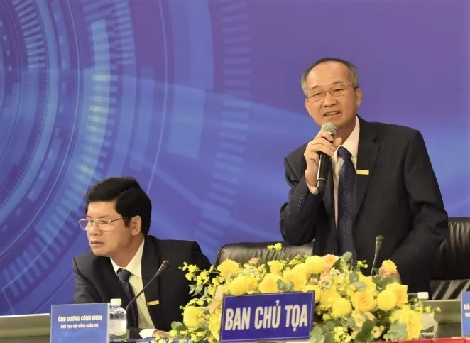 Ông Dương Công Minh trả lời tại Đại hội đồng cổ đông thường niên năm 2021 của Ngân hàng Sacombank, ngày 22-4. Ảnh: TTO