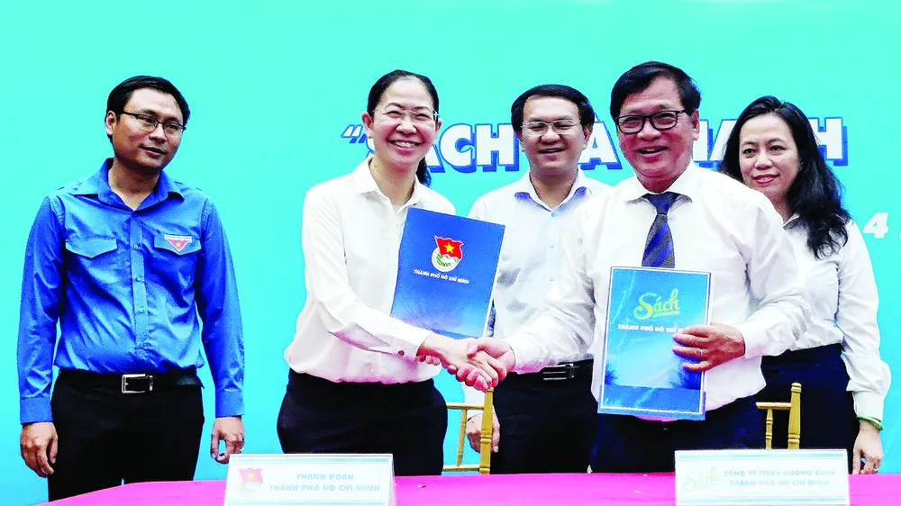 Lễ ký kết phối hợp hoạt động giữa Thành đoàn TPHCM và Công ty TNHH Đường sách TPHCM vào chiều 23-4