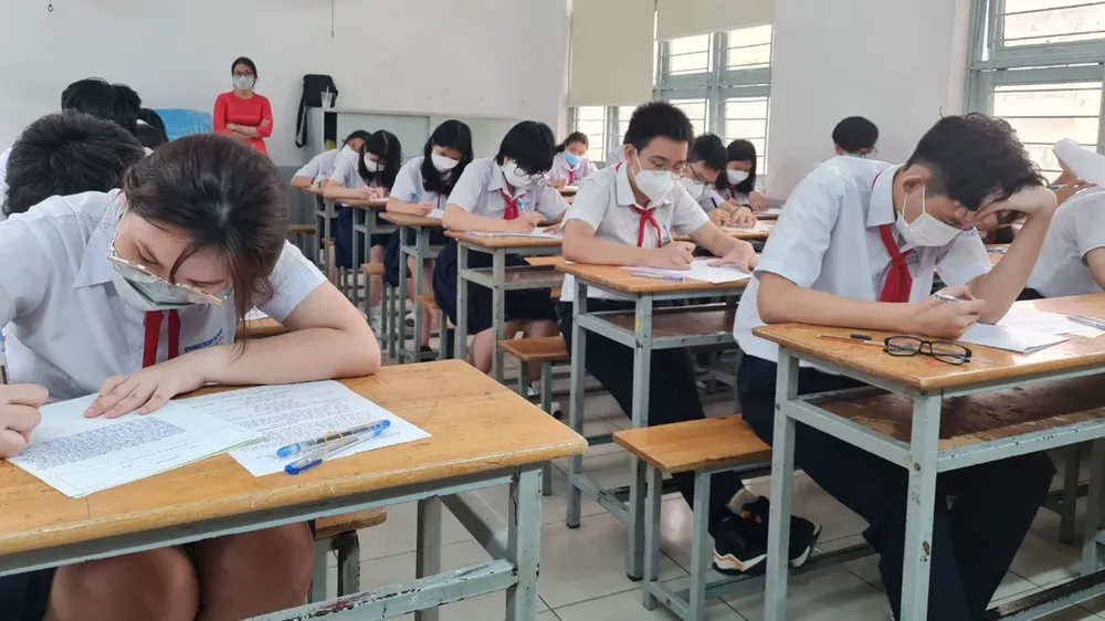 Học sinh lớp 9 Trường THCS Trần Văn Ơn (quận 1, TPHCM) thi học kỳ 2 năm học 2021-2022. Ảnh: NGUYỄN DŨNG