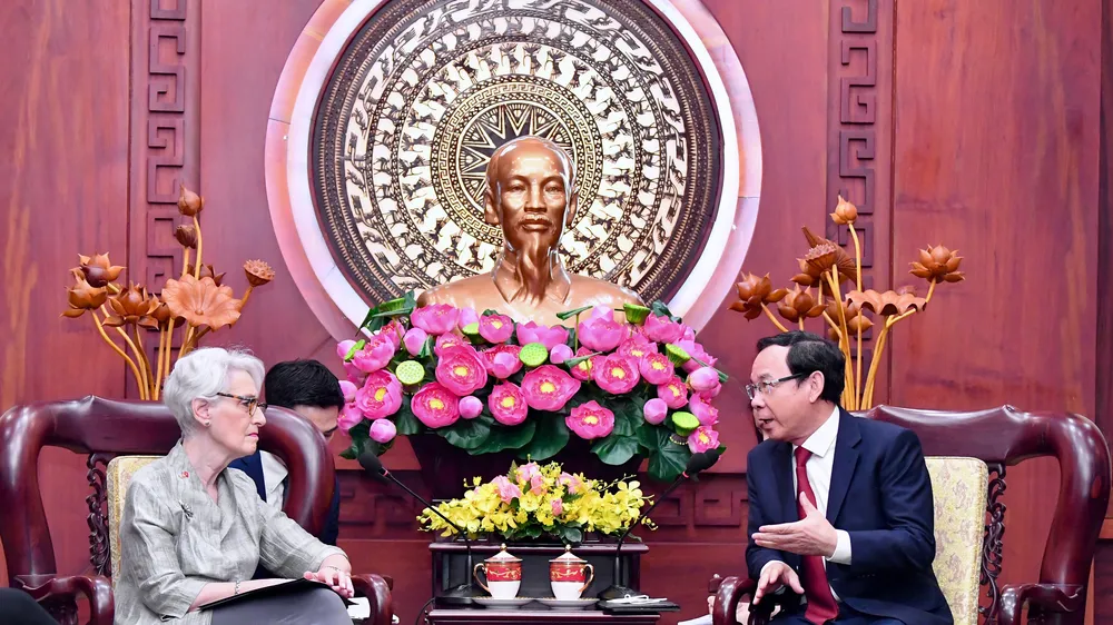 Bí thư Thành ủy TPHCM Nguyễn Văn Nên tiếp Thứ trưởng Bộ ngoại giao Hoa Kỳ Wendy Sherman. Ảnh: VIỆT DŨNG 
