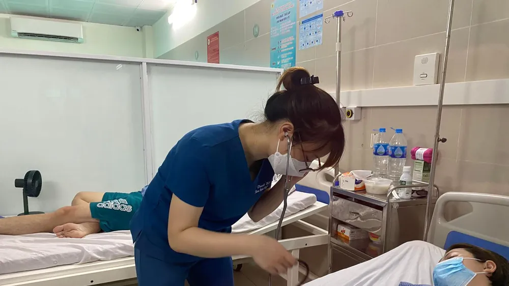 Chăm sóc bệnh nhân cúm A tại Bệnh viện Thanh Nhàn, TP Hà Nội