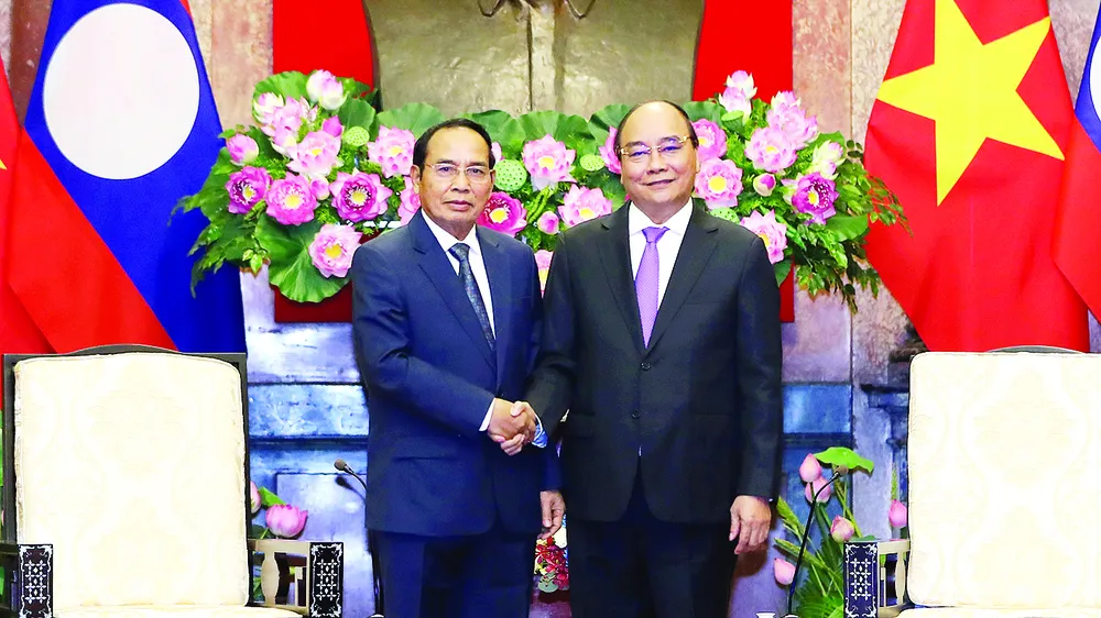 Chủ tịch nước Nguyễn Xuân Phúc tiếp Thường trực Ban Bí thư Trung ương Đảng Nhân dân cách mạng Lào, Phó Chủ tịch nước Cộng hòa dân chủ Nhân dân Lào Bounthong Chitmany. Ảnh: QUANG PHÚC