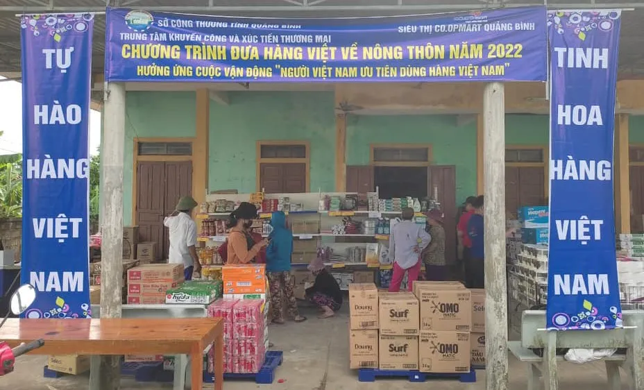 Xe hàng lưu động của Co.opmart Quảng Bình mang hàng hóa chất lượng, giá tốt đến bà con nông thôn