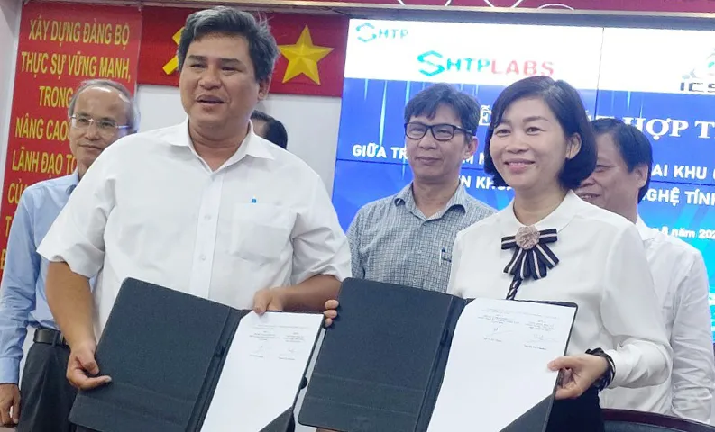 Đại diện SHTP LABS và ICST công bố nội dung ký kết hợp tác