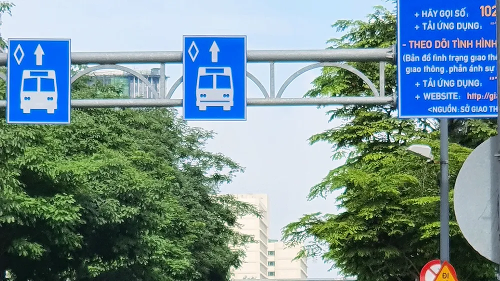Trạm dừng xe buýt Sài Gòn (đường Hàm Nghi, quận 1, TPHCM)