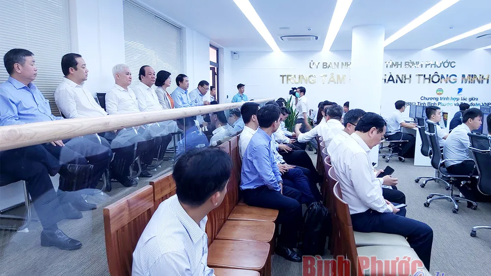 Quang cảnh buổi giới thiệu về các tính năng hữu ích của Trung tâm Điều hành thông minh (Intelligent Operation Center - IOC) tỉnh Bình Phước. Ảnh: BPO