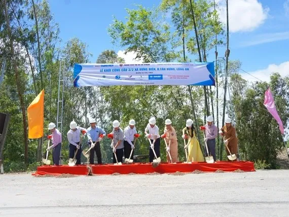 Các đại biểu tham dự nghi thức khởi công