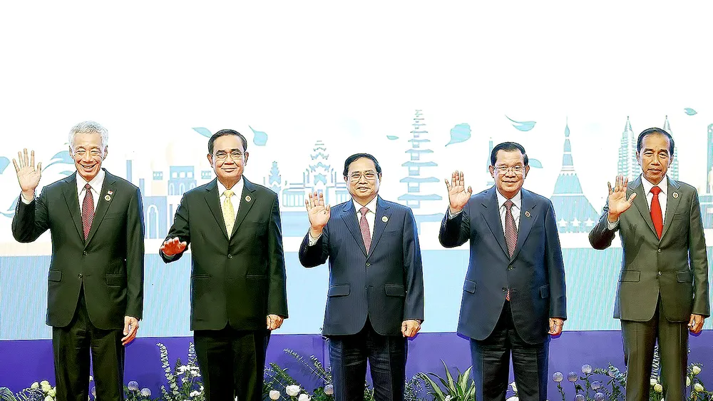 Trưởng đoàn các nước ASEAN tham dự Phiên họp hẹp Hội nghị cấp cao ASEAN lần thứ 41