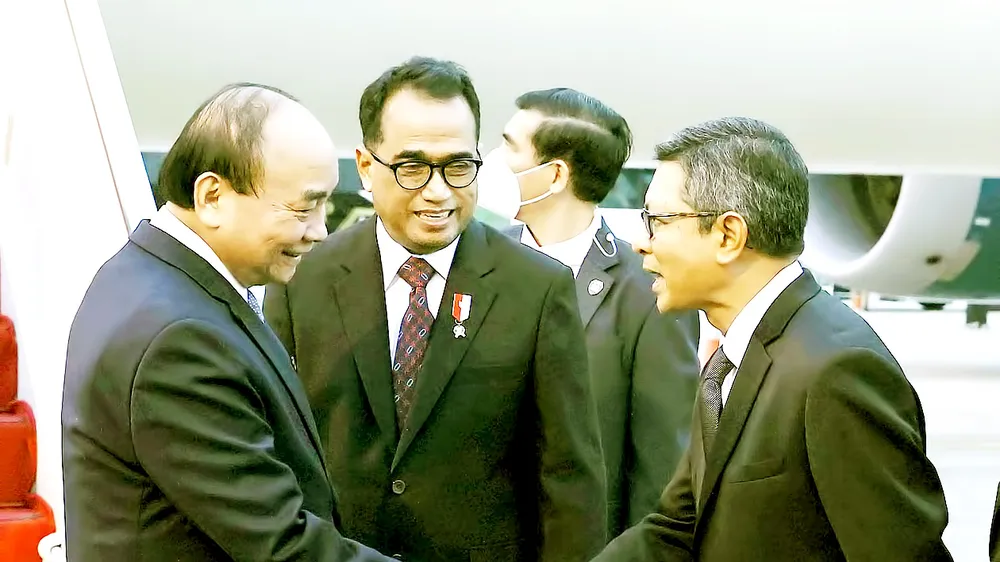 Chủ tịch nước Nguyễn Xuân Phúc bắt đầu chuyến thăm Indonesia