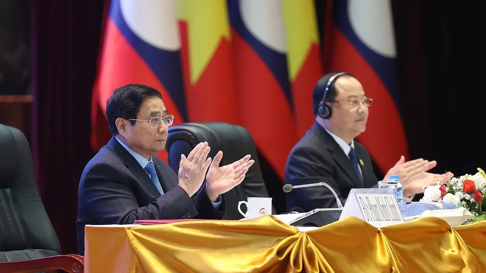 Thủ tướng Phạm Minh Chính và Thủ tướng Lào Sonexay Siphandone dự Hội nghị Hợp tác đầu tư Việt Nam-Lào