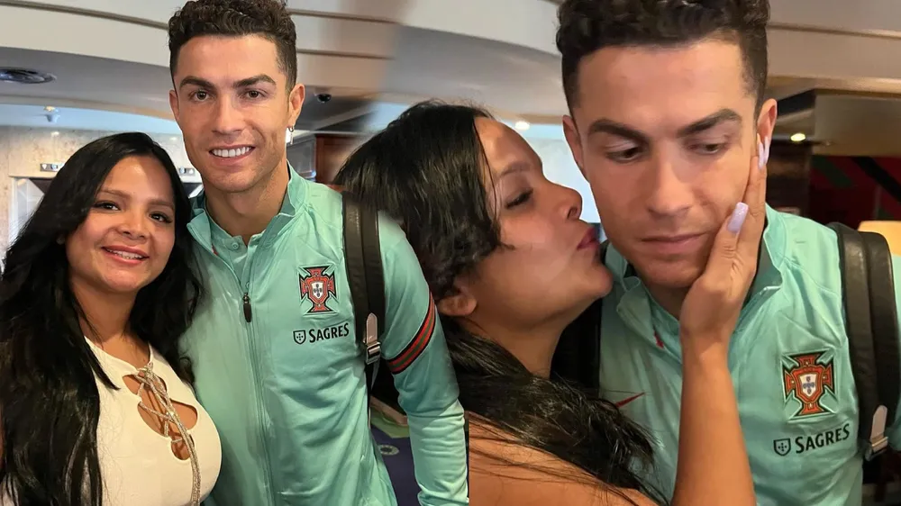 Ngôi sao Cristiano Ronaldo lại bị cáo buộc “ăn vụng” 