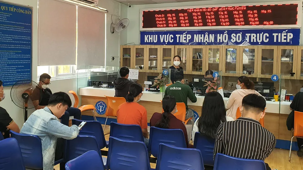 Người dân đến làm thủ tục tại BHXH TP Thủ Đức, TPHCM