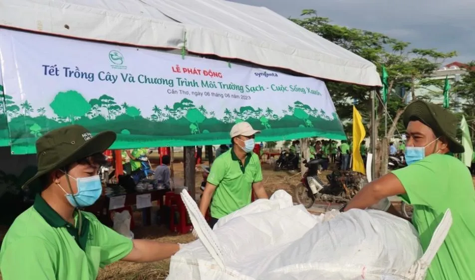 Trồng cây xanh, thu gom rác thải bao bì vì “Môi trường sạch – Cuộc sống xanh” 