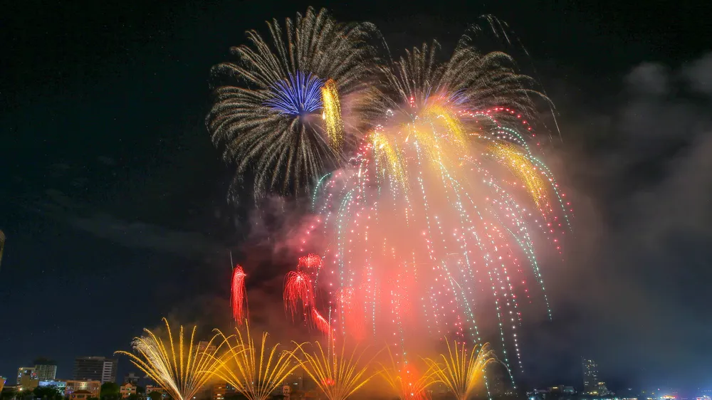 Phần trình diễn của đội pháo hoa Hands Fireworks (Canada)