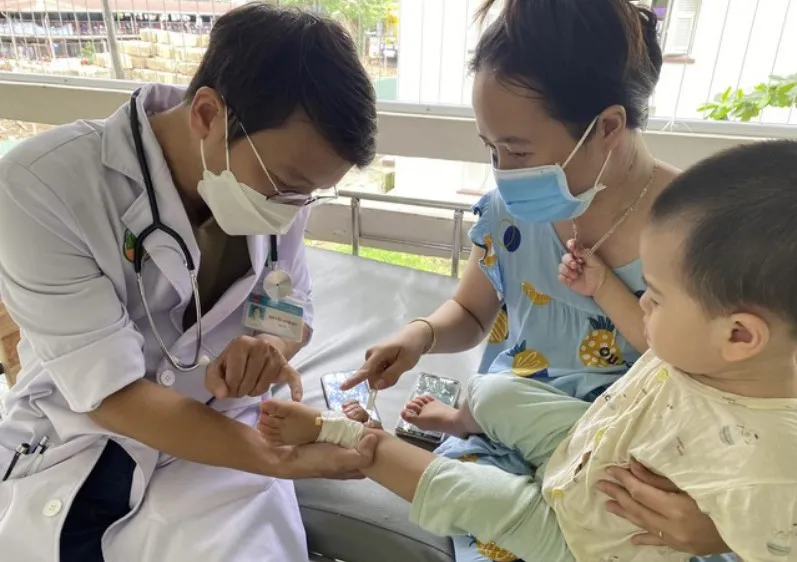 Bộ Y tế khẩn cấp yêu cầu giảm tối đa tử vong do dịch tay chân miệng 