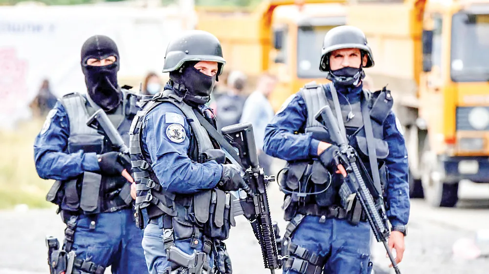 Lực lượng đặc nhiệm trên đường phố Kosovo