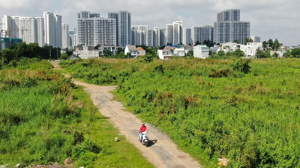 Khu vực phường Long Bình, TP Thủ Đức sẵn sàng với cột mốc giải phóng mặt bằng cho dự án Vành đai 3 TPHCM (ảnh chụp sáng 16-6-2023). Ảnh: HOÀNG HÙNG