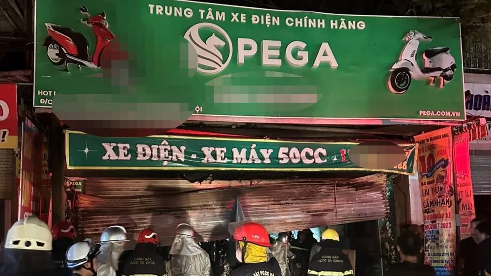 Hà Nội: Cháy nhà bán xe máy điện lúc rạng sáng, 3 người tử vong 