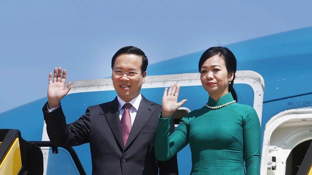 Chủ tịch nước Võ Văn Thưởng tới Vienna, bắt đầu thăm chính thức Cộng hòa Áo