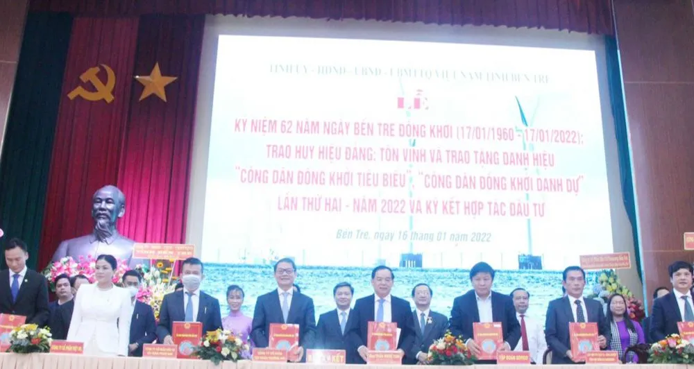 Lãnh đạo tỉnh Bến Tre ký kết hợp tác với các nhà đầu tư chiến lược