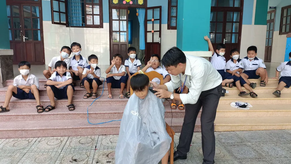 Tấm lòng người thầy nơi xã đảo