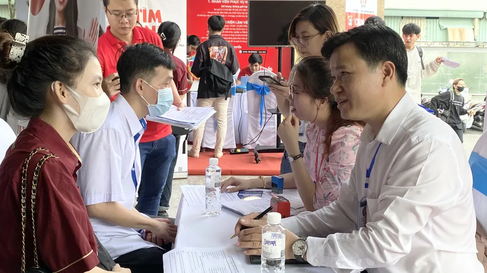 Cảnh giác bẫy lừa việc nhẹ lương cao