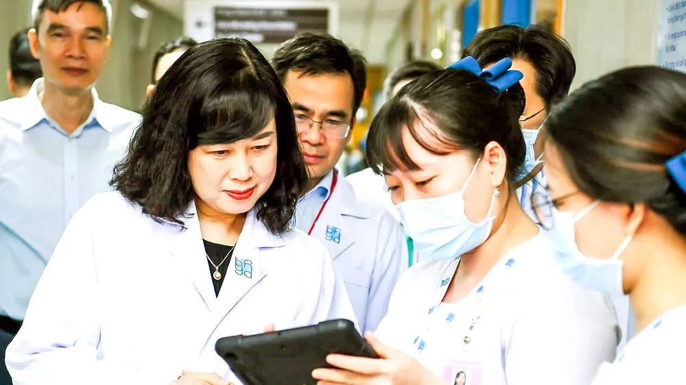 Nâng cao năng lực y tế dự phòng, quyết liệt chuyển đổi số
