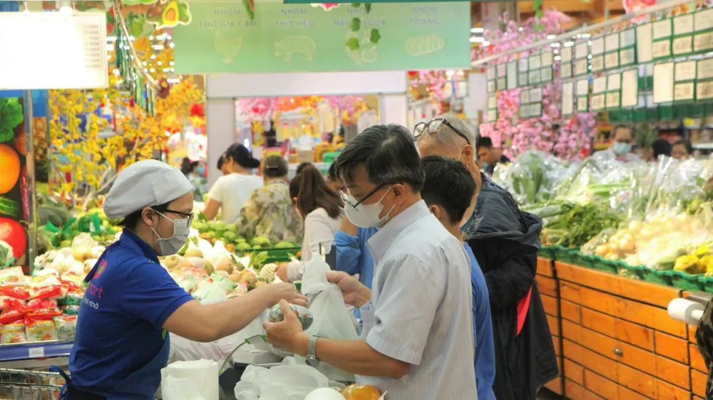 Tiếp tục bình ổn giá, kích cầu mua sắm