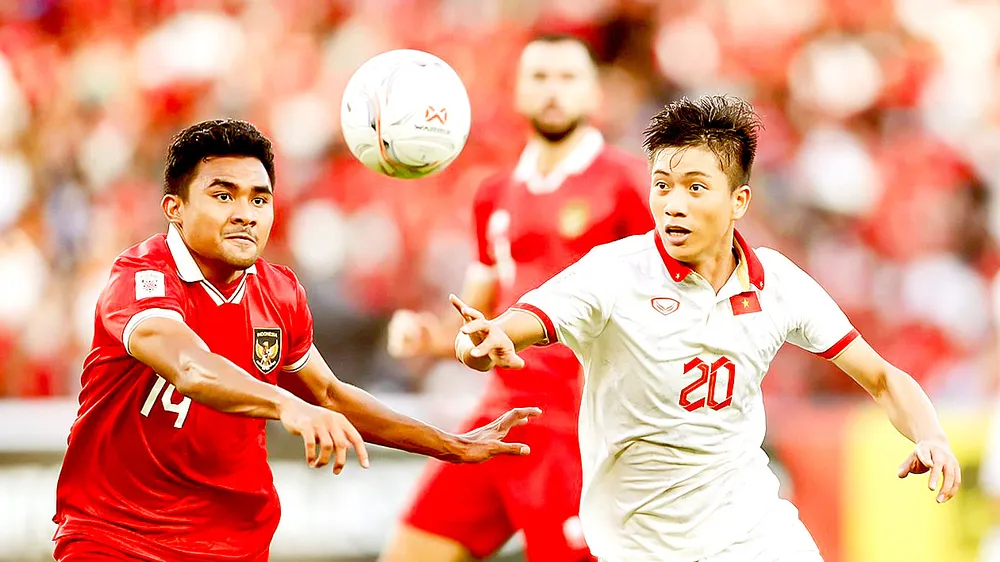 Màn so tài giữa Indonesia và Việt Nam (phải) trở thành tâm điểm theo dõi của truyền thông khu vực. Ảnh: P.MINH