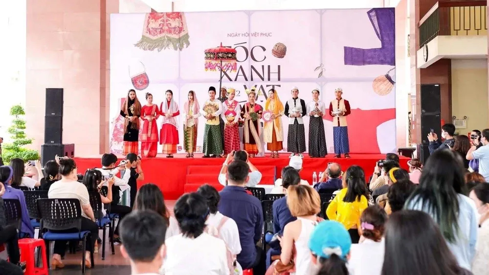 Ngày hội Việt phục “Tóc xanh vạt áo” lần 4