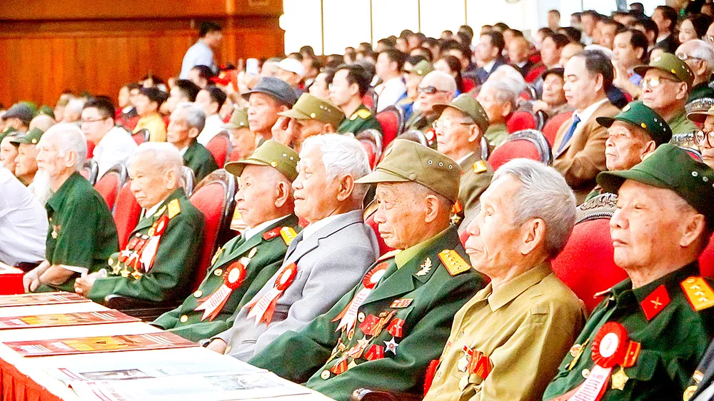 Xúc động cuộc gặp mặt, tri ân chiến sĩ Điện Biên