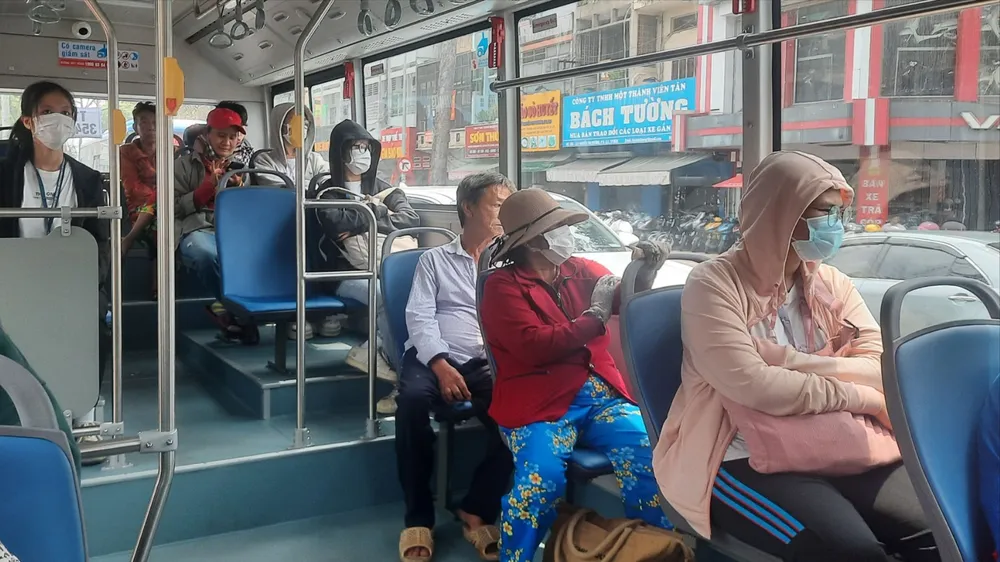Đẩy mạnh ứng dụng công nghệ, "kéo" người dân sử dụng xe buýt