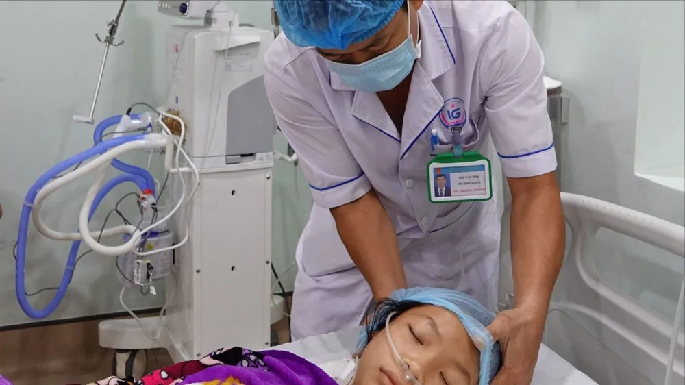 Em Thư trong tình trạng đứt lìa hai chân