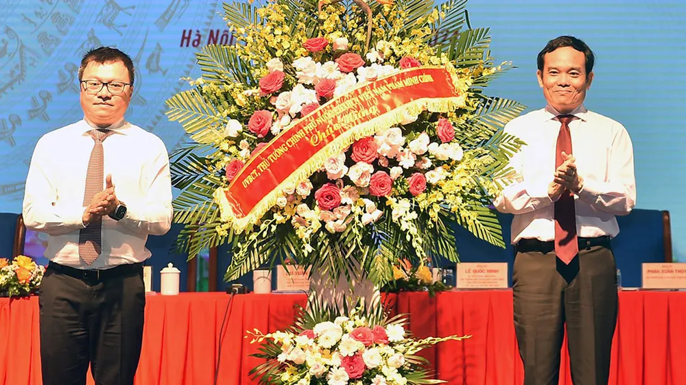 Phó Thủ tướng Trần Lưu Quang chúc mừng đội ngũ làm báo cả nước nhân kỷ niệm 99 năm Ngày Báo chí cách mạng Việt Nam. Ảnh: MINH HẢI