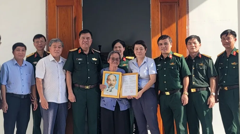 Tổng Cục Hậu cần bàn giao nhà và tặng quà các gia đình chính sách ở Tây Ninh