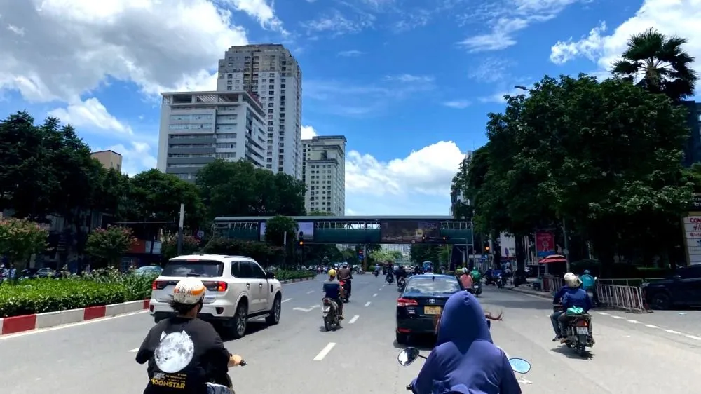 Bắc bộ nắng nóng, Nam bộ mưa rào đến mưa to