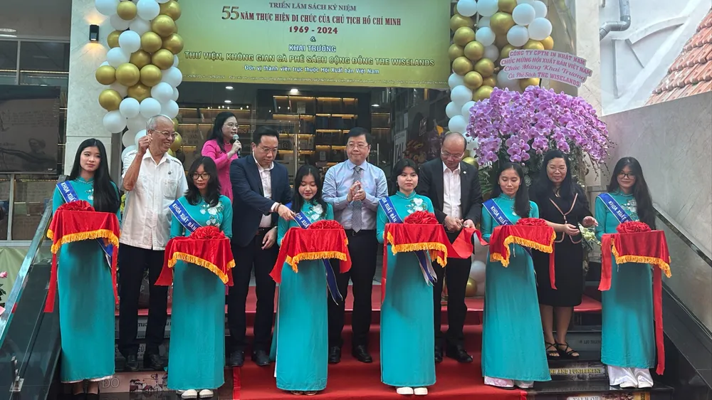 Khai mạc Triển lãm sách nhân kỷ niệm 55 năm thực hiện Di chúc của Chủ tịch Hồ Chí Minh 
