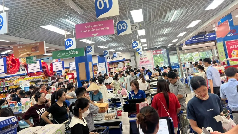 Saigon Co.op trắng đêm đảm bảo cung ứng hàng hóa cho người dân các tỉnh phía Bắc