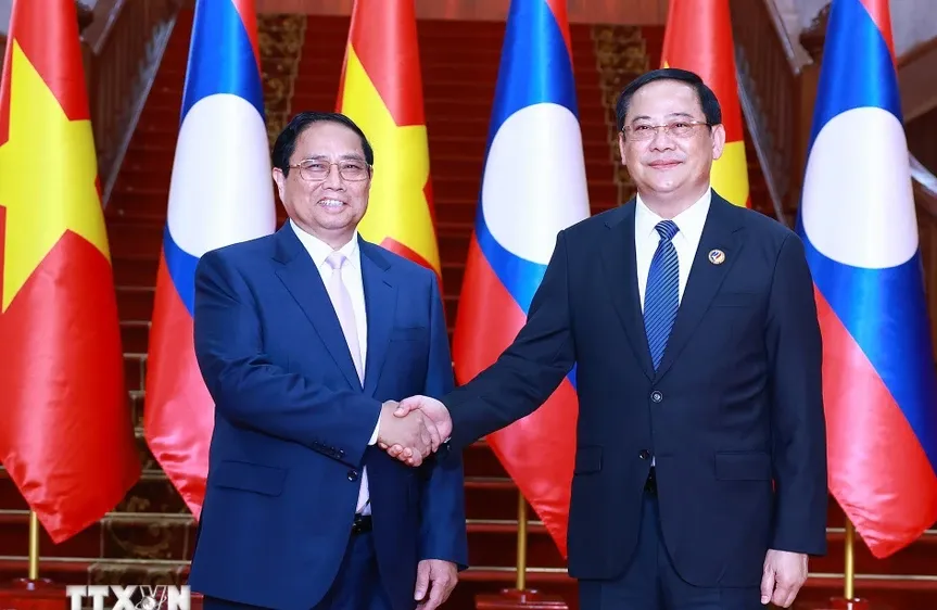 Thủ tướng Phạm Minh Chính hội kiến Thủ tướng Lào Sonexay Siphandone. Ảnh: TTXVN